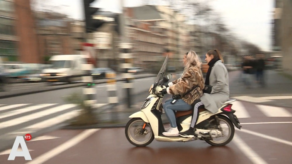 Nog één weekend met snorscooter op fietspad, boetes pas over acht weken  uitgeschreven - AT5