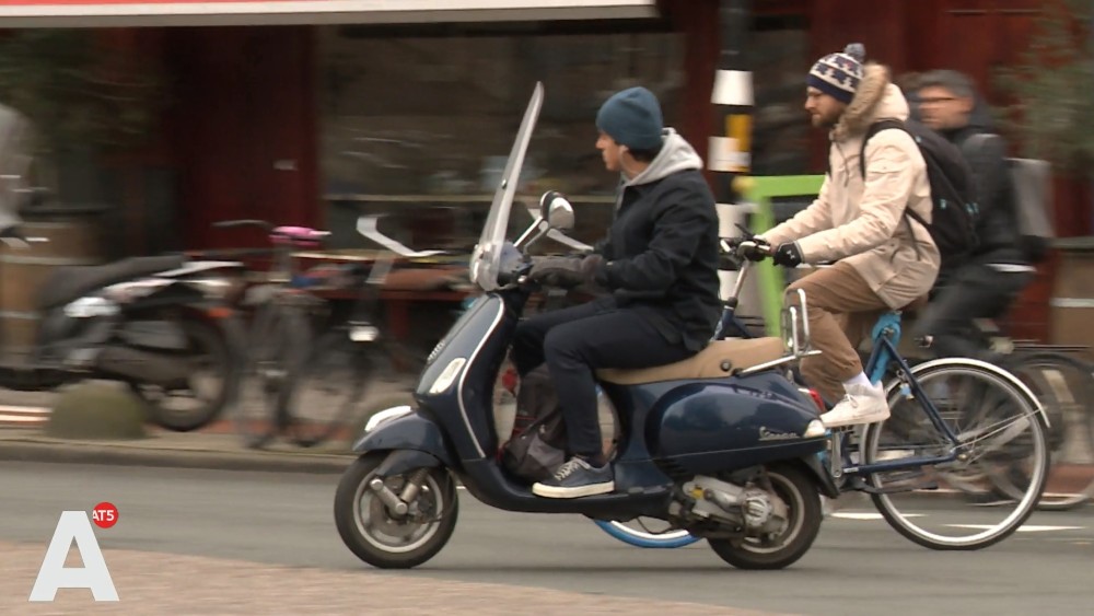 Snorscooteraars kunnen volgende maand al terecht in West voor keuring bij  RDW - AT5