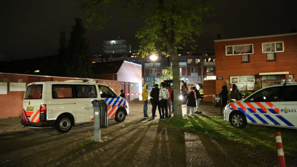 Zwaargewonde Bij Schietpartij In Zuidoost; Politie Zoekt Twee Daders - AT5