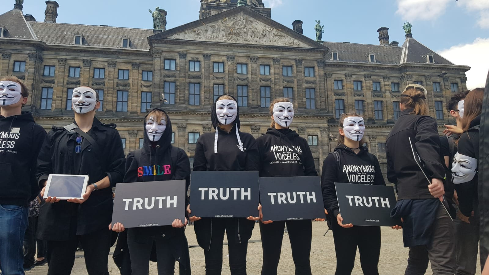 dam demonstratie one dam day anonymous for the voiceless