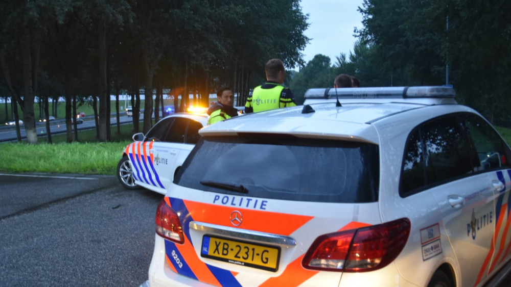 Verdachten Overval Tankstation Zaandam Opgepakt Op Vluchtstrook A10 ...