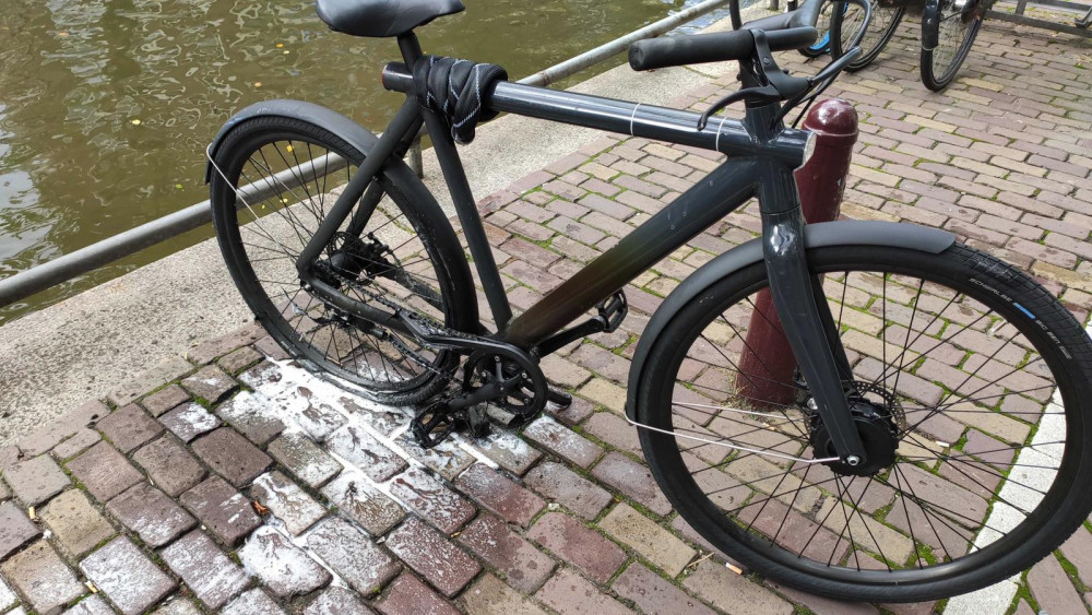 Elektrische fiets vliegt in brand in woning Brouwersgracht - AT5