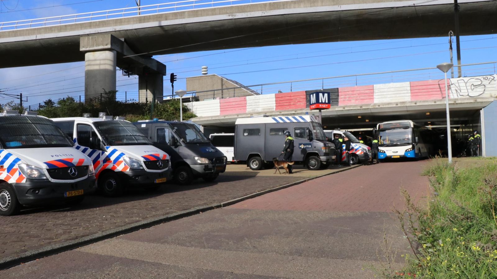 Honderd Lille-supporters opgepakt op station Strandvliet