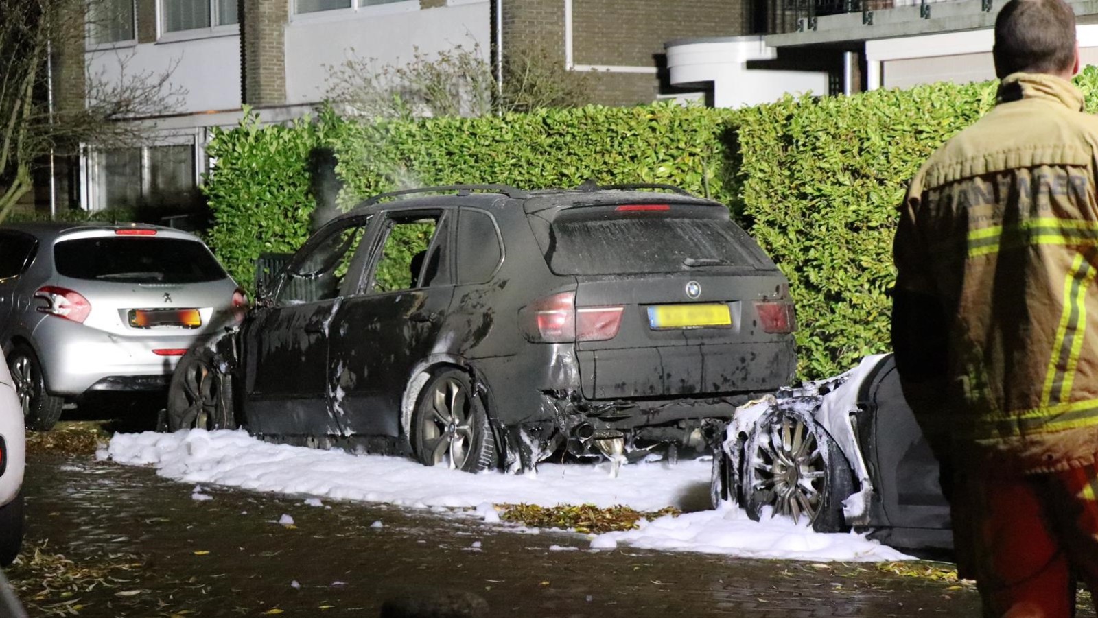 Geparkeerde auto's uitgebrand in Amstelveen AT5