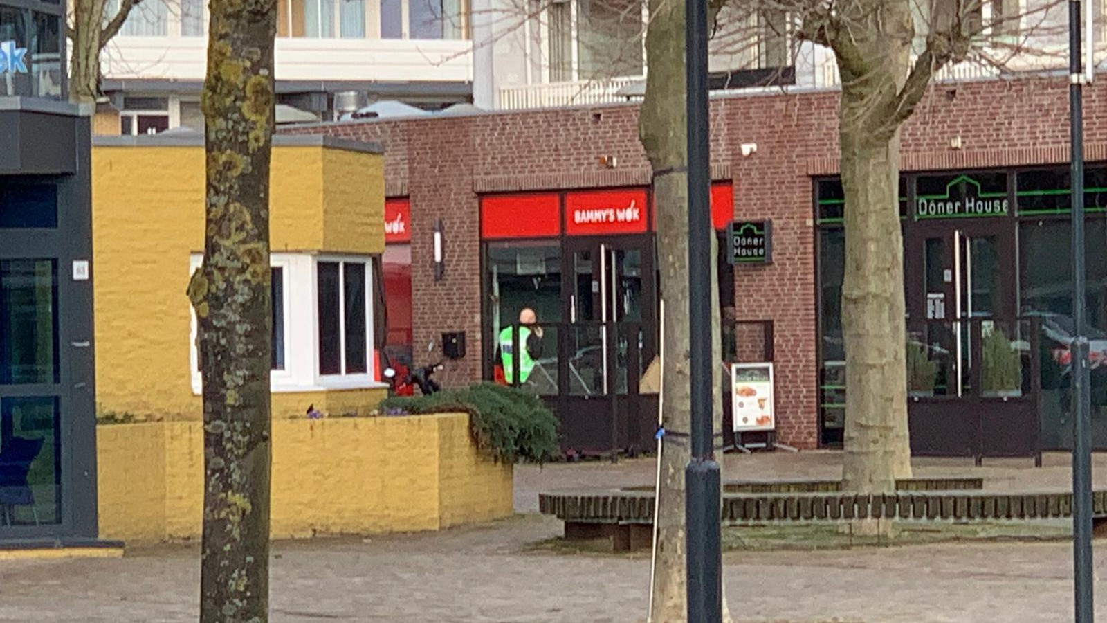 Vermoedelijk explosief bij pand Diemerplein, omgeving afgezet