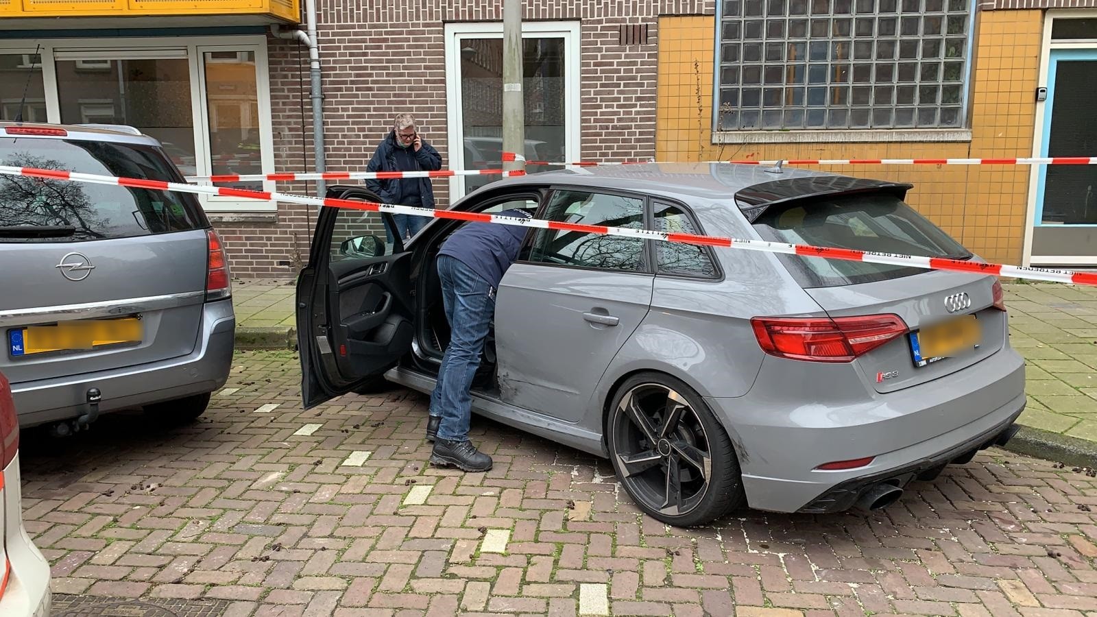 Klopjacht op inzittenden Audi A3 na achtervolging in Oost