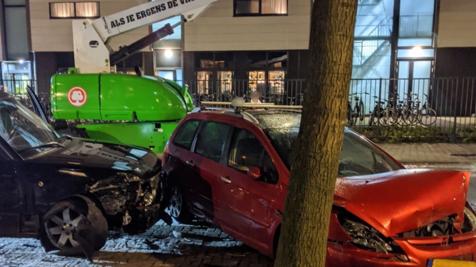 Auto's geramd in Voorburgstraat