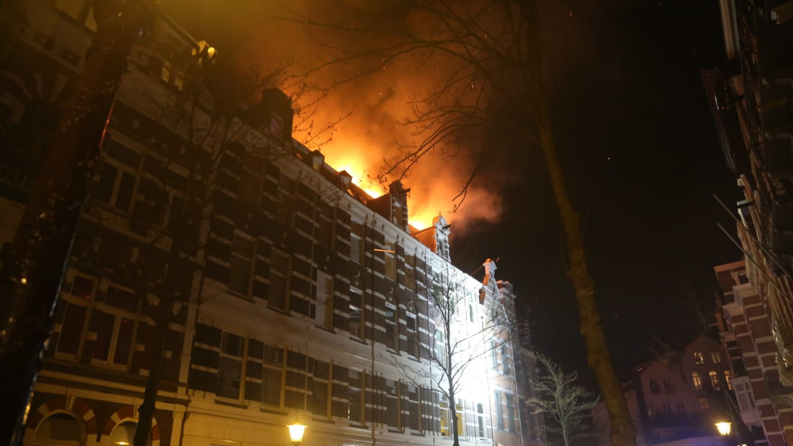Grote brand in Roemer Visscherstraat