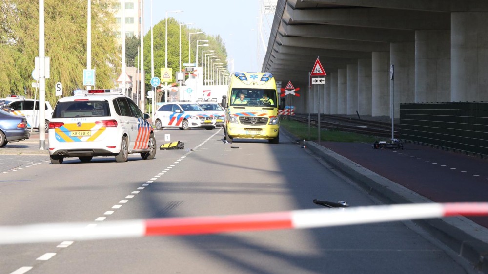 Overleden+fietser+in+Westelijk+Havengebied+was+Zaandammer+%2846%29%3A+man+werd+na+aanrijding+tientallen+meters+weggeslingerd