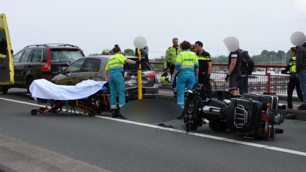 Motorrijder Raakt Gewond Bij Ongeluk Op Schellingwouderbrug - AT5