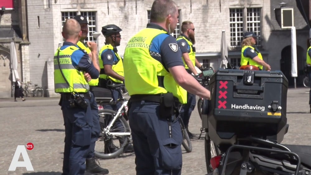Halsema wil boa's in centrum permanent uitrusten met wapenstok na proef