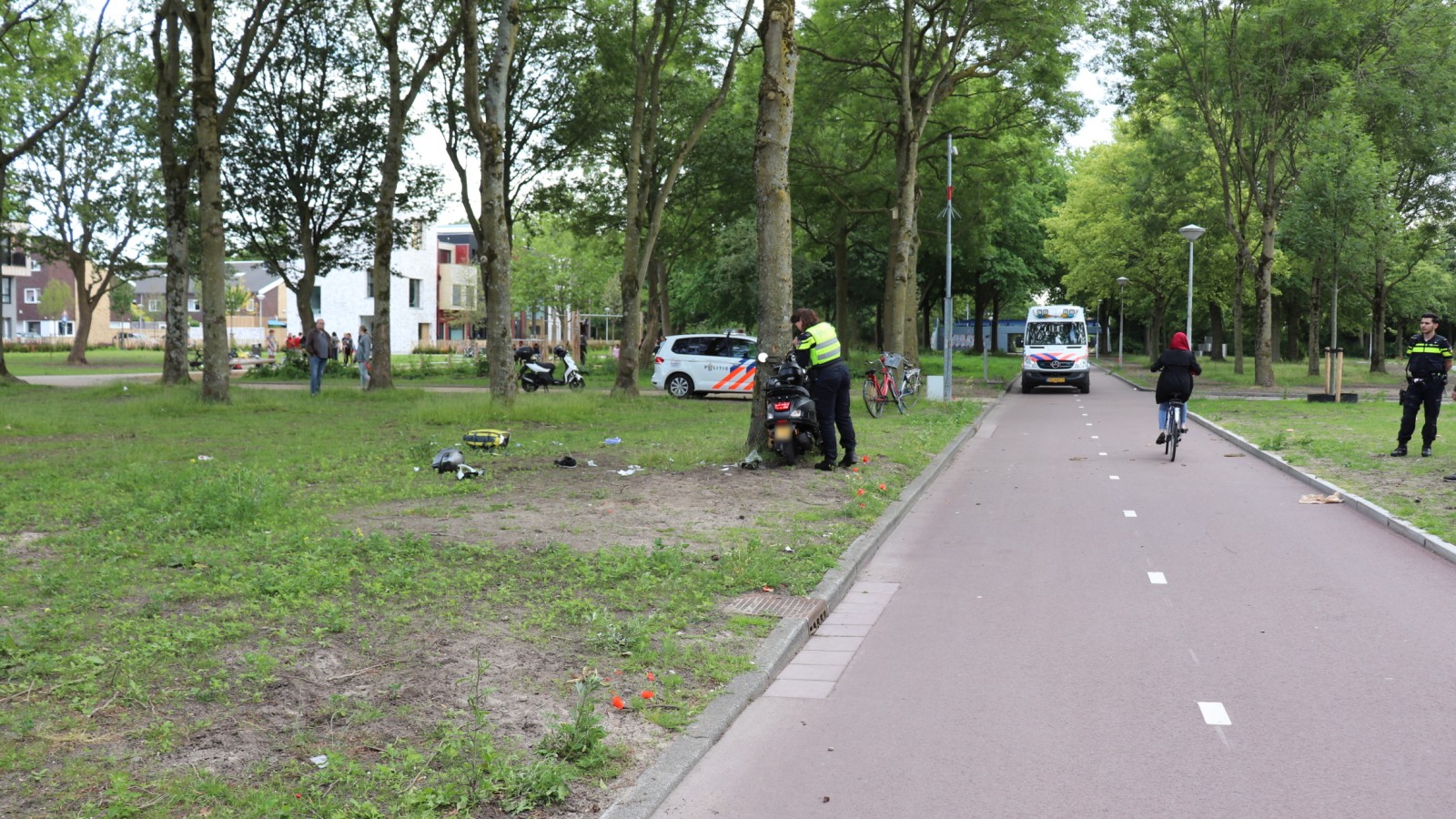 Duo op scooter gewond bij eenzijdig ongeval in Noord