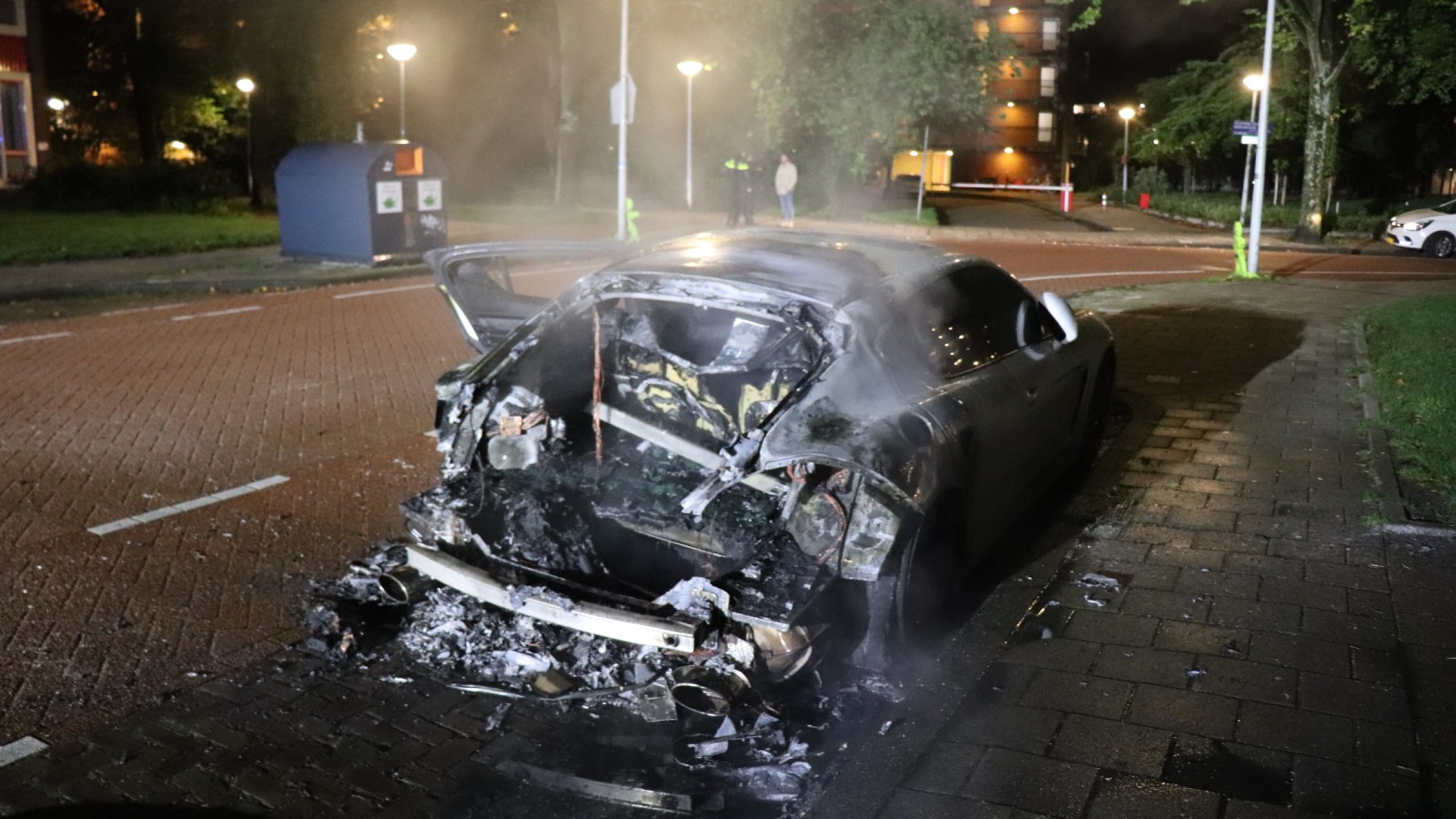 Porsche uitgebrand in Slotermeer