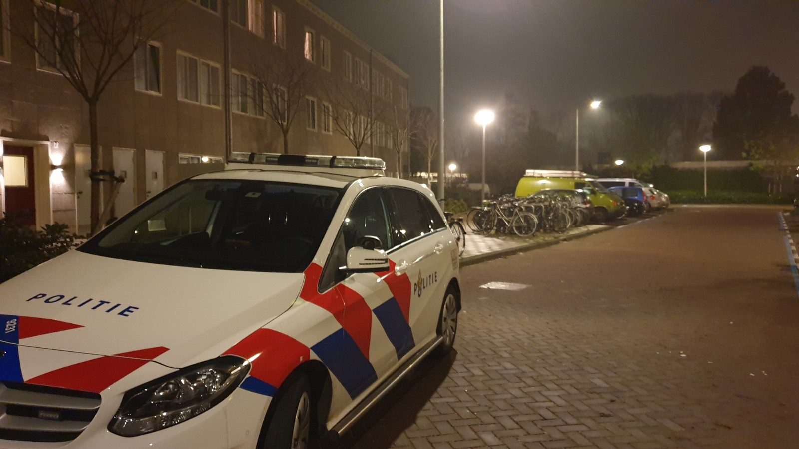 Politie in het Hilbert Van Dijkhof