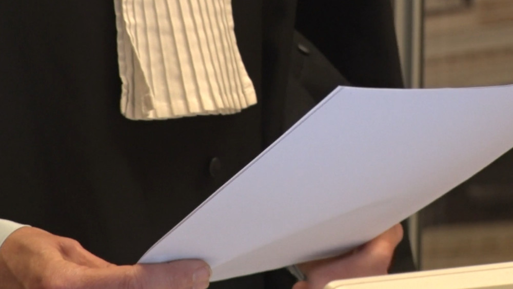 Vrouw (27) ruim een jaar lang gedwongen tot prostitutie, OM eist 4 jaar cel tegen verdachten