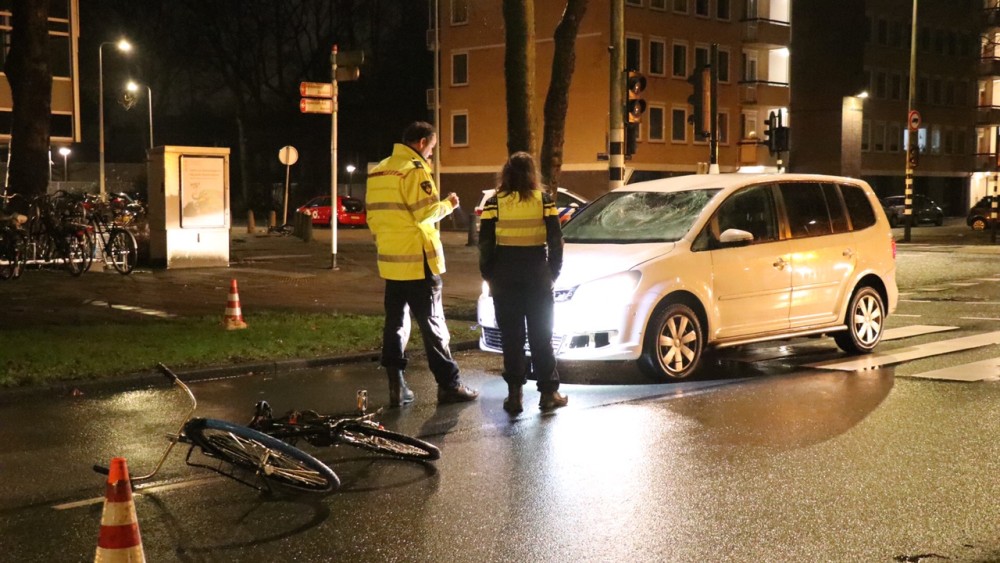 Fietser Zwaargewond Na Aanrijding Met Taxi - AT5