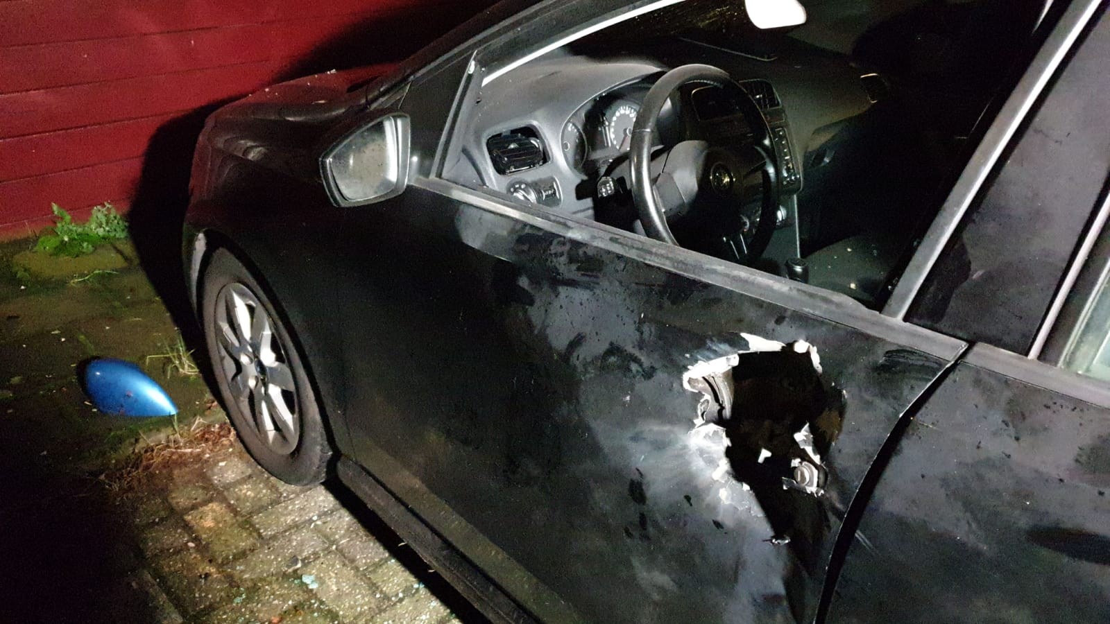 Auto's beschadigd door vuurwerk op Tegenhouderstraat