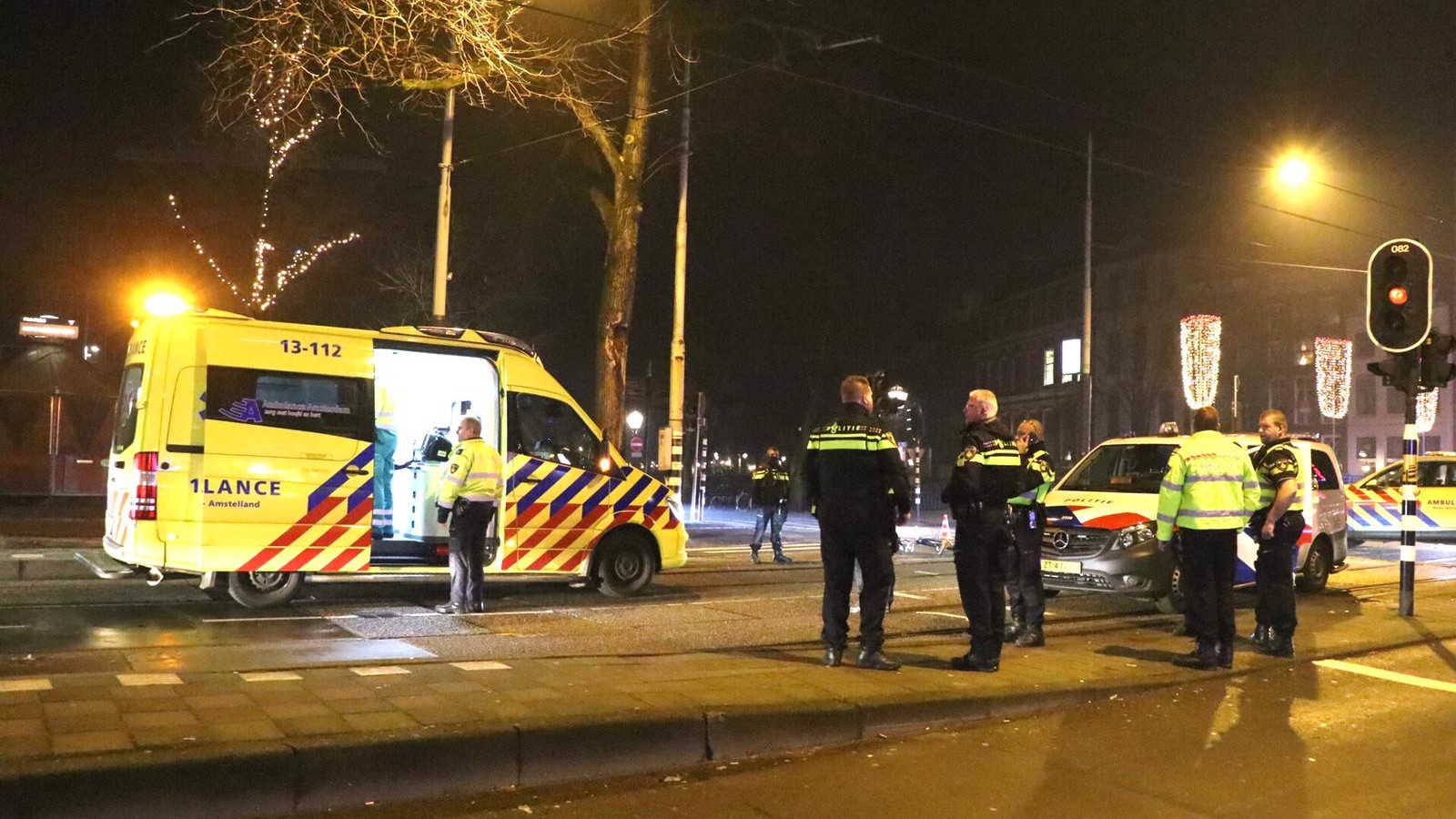 Fietser zwaargewond na aanrijding met politieauto op Rozengracht