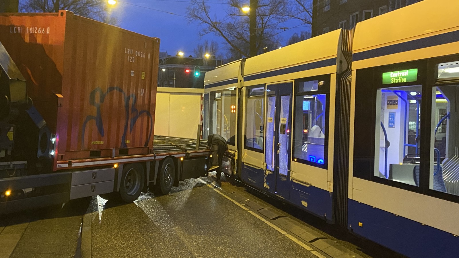 Botsing tussen tram en vrachtwagen op Ceintuurbaan