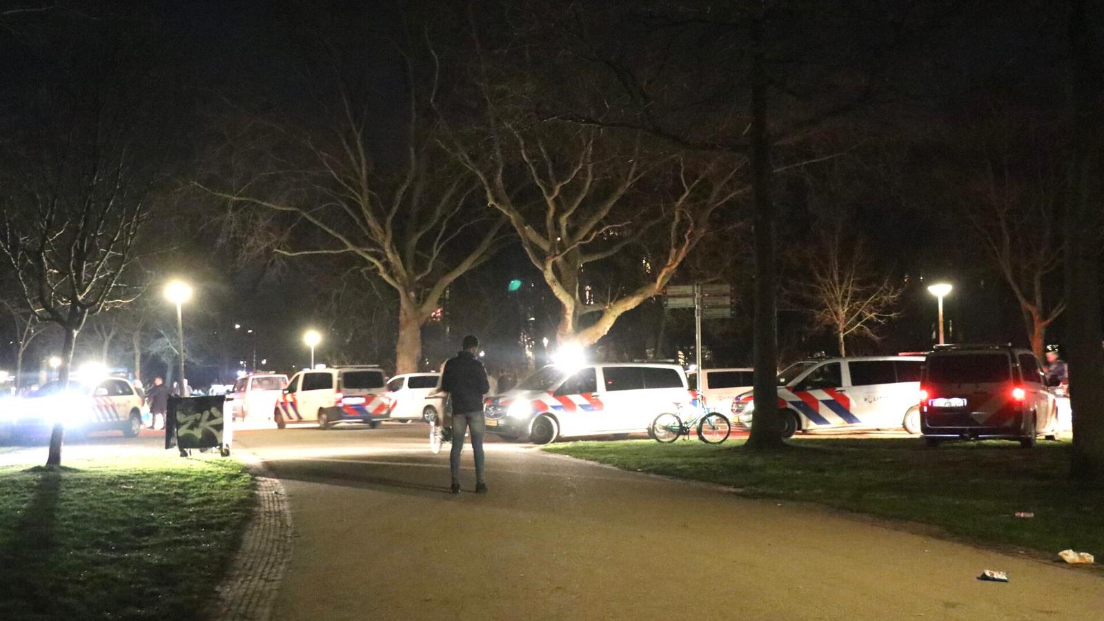 Politie grijpt in bij feest Vondelpark