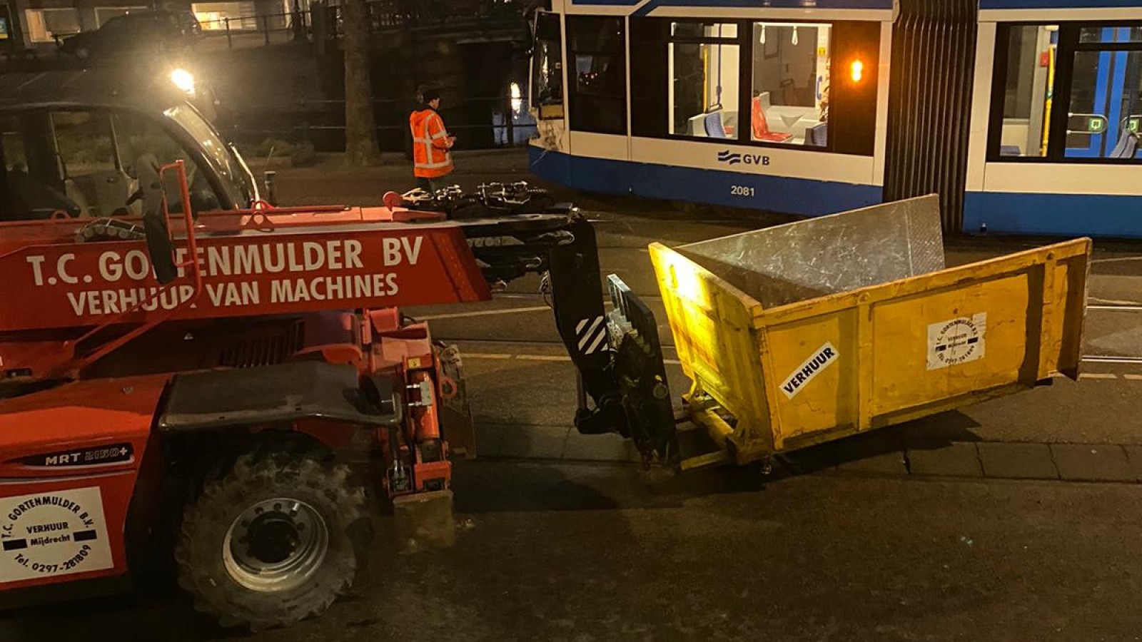 Tram ontspoord na botsing op Marnixstraat