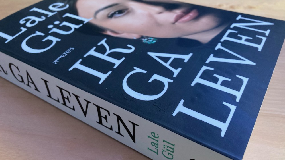 Lale Gül (24) wint met Ik Ga Leven de NS Publieksprijs 2021 - AT5