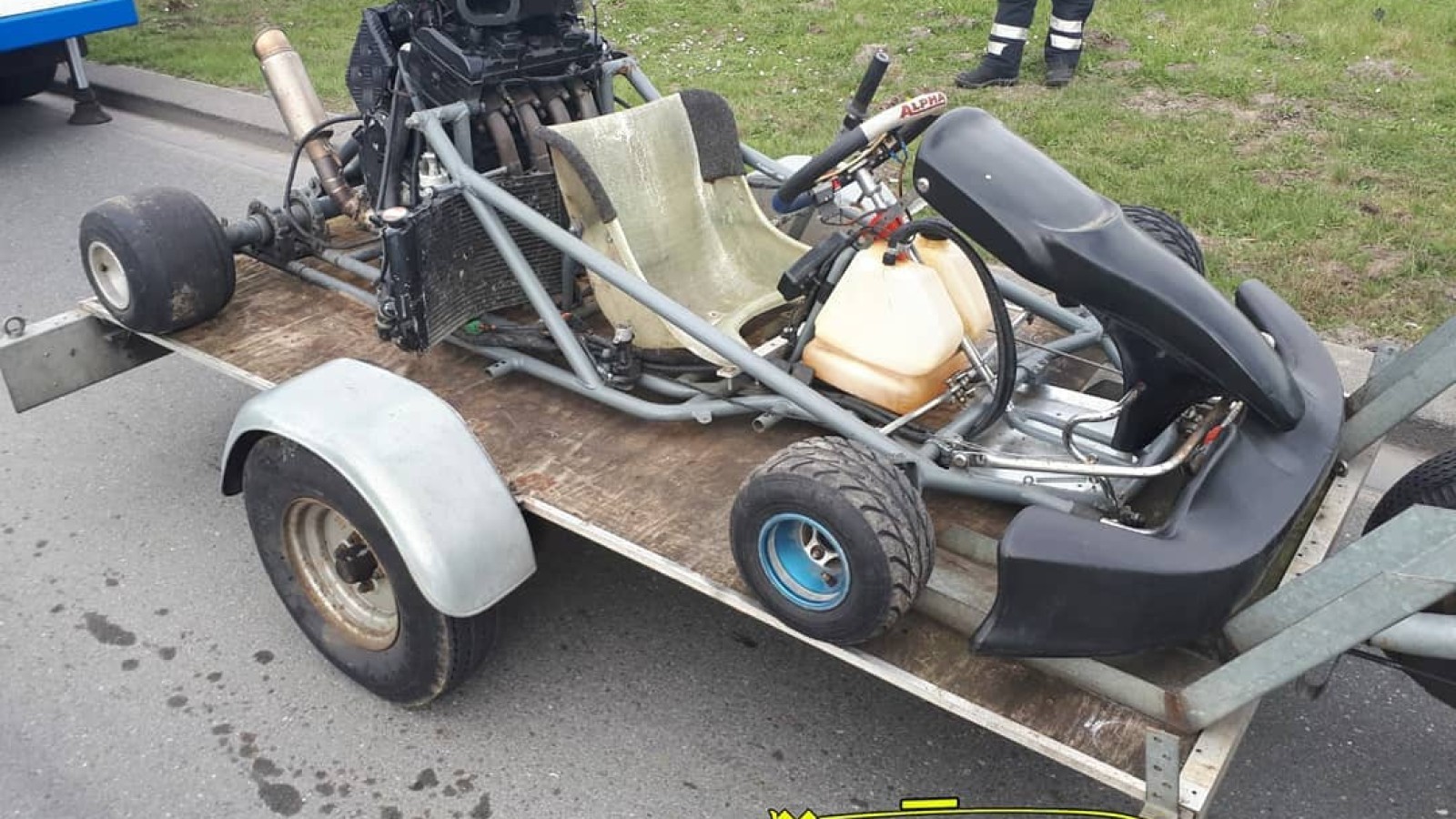 Politie plukt zelfgebouwde kart van de weg in Westelijk Havengebied AT5 Politie plukt zelfgebouwde kart van de weg in Westelijk Havengebied AT5
