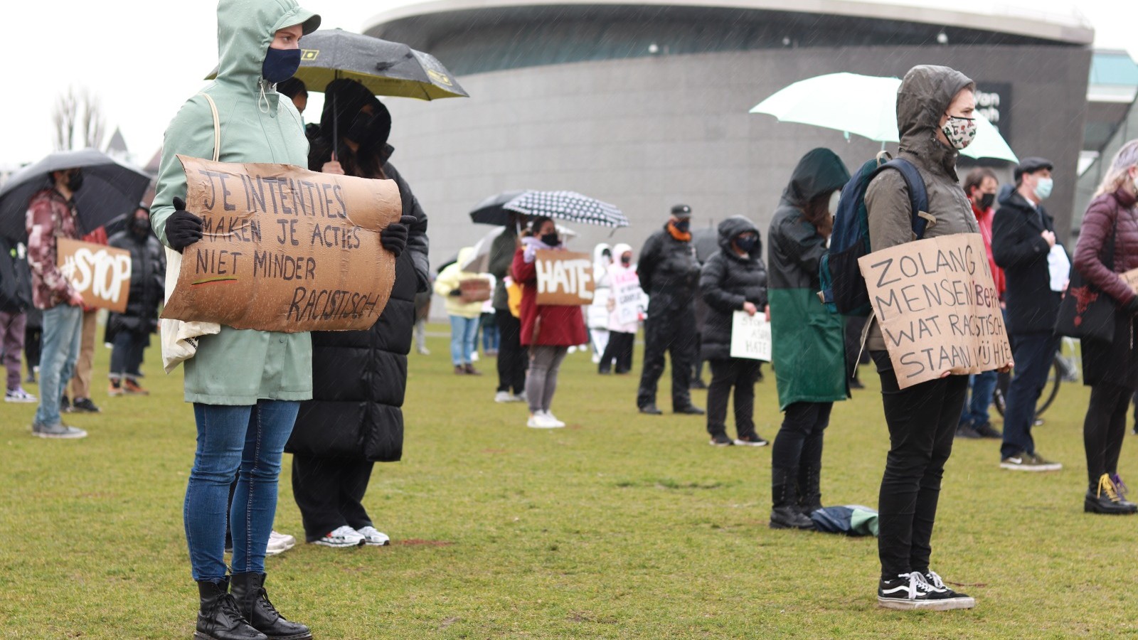 Protest tegen anti-Aziatisch racisme op het Museumplein