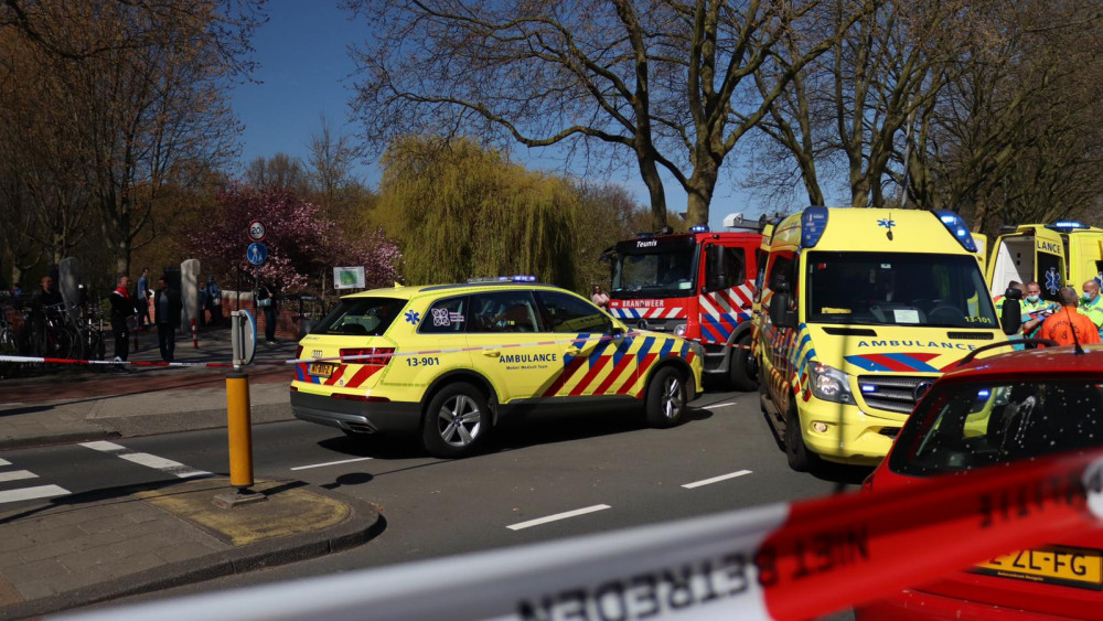 Fietser Gereanimeerd Na Aanrijding Met Auto Jan Van Galenstraat - AT5