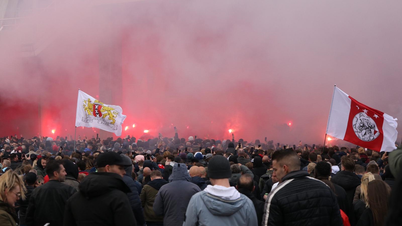 Ajax-supporters vieren kampioenschap