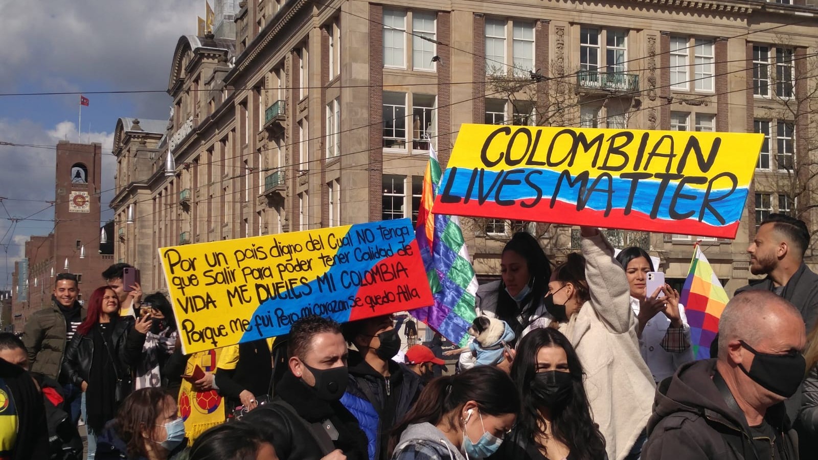 Demonstranten op de Dam vragen aandacht voor situatie in Colombia