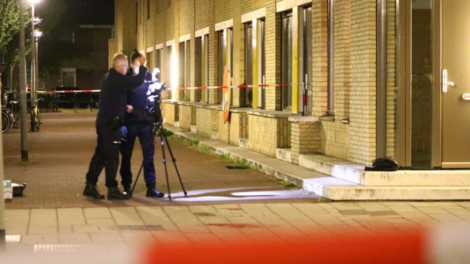 Schot gelost bij beroving in Overtoomse Veld, slachtoffer mishandeld AT5 Schot gelost bij beroving in Overtoomse Veld, slachtoffer mishandeld AT5