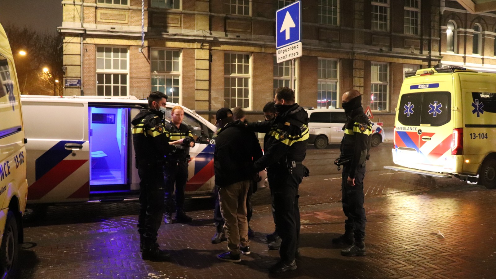 Steekpartij bij huisfeest aan Marie Heinekenplein