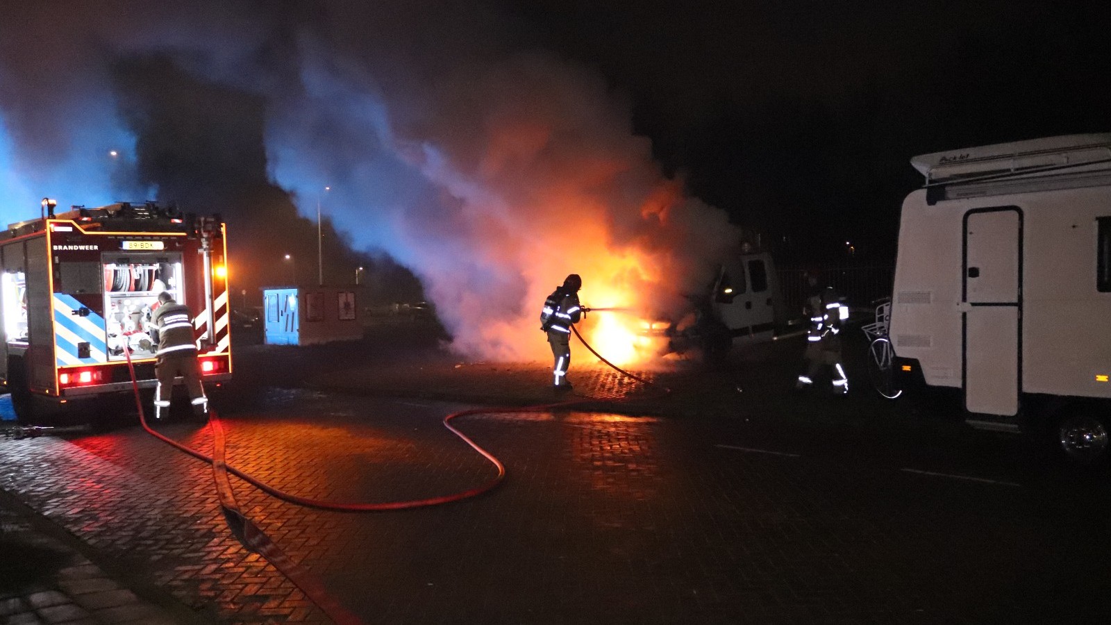 Busje in brand op Sloterweg
