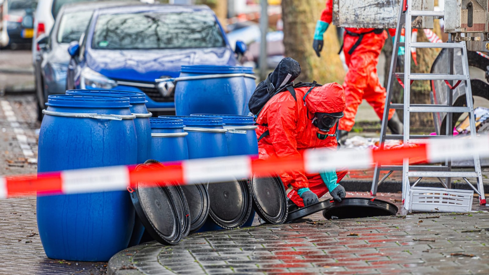 Flesje met bijtende stof in Comeniusstraat