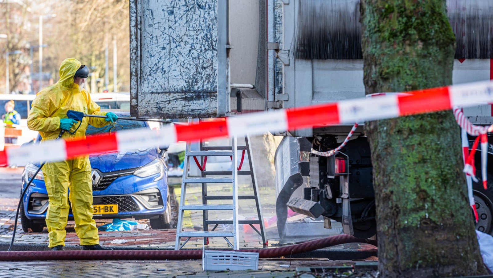 Flesje met bijtende stof in Comeniusstraat