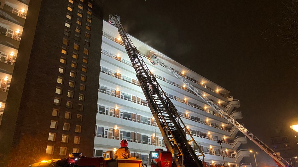 Fire in the chimney of the Burgemeester Cramergracht apartment building extinguished