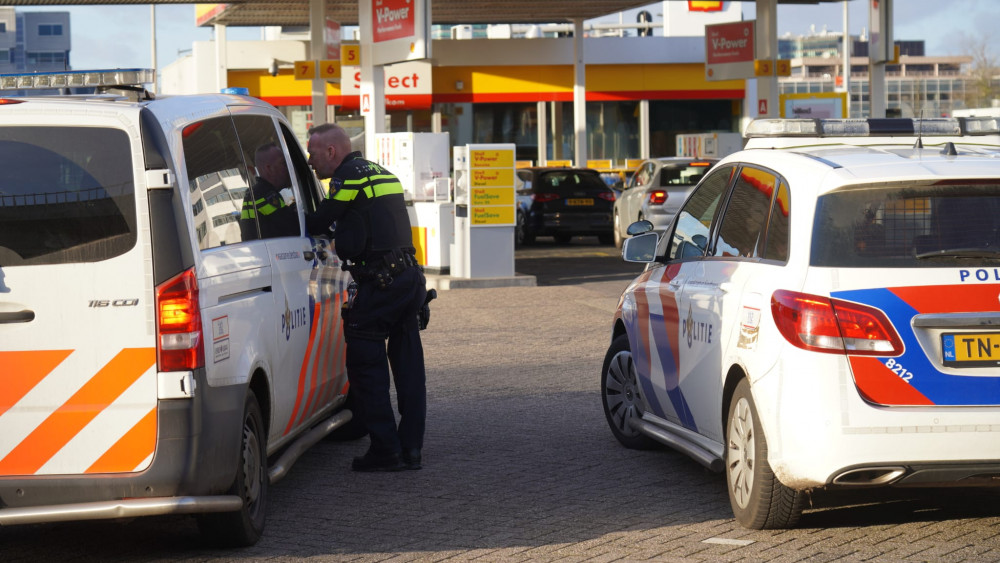 Man Met Schotwond Meldt Zich Bij Ambulance In Zuidoost - AT5