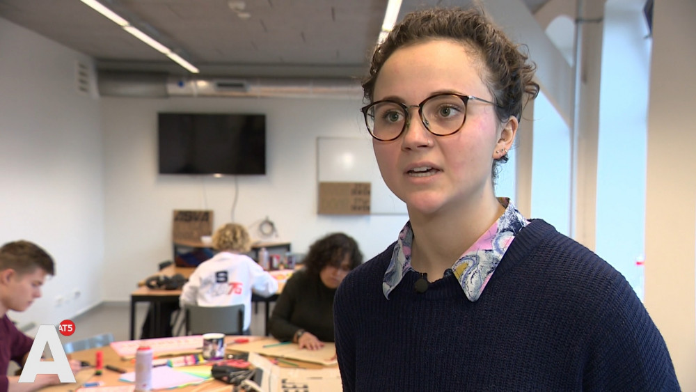 ‘Unlucky generation’ about compensation for loan system: “I want to be treated equally”