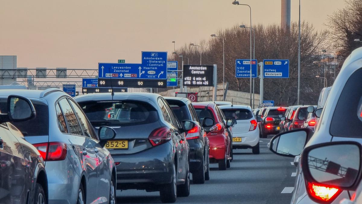 Drukke avondspits vol afsluitingen en lange files