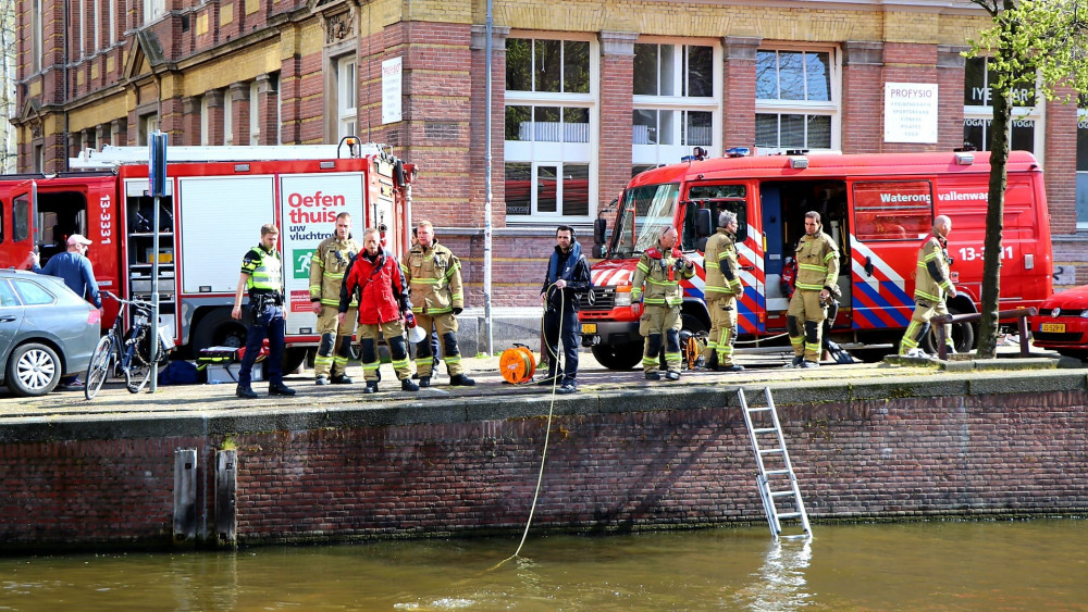 Busje Met Negen Inzittenden Te Water Op Prinsengracht - AT5