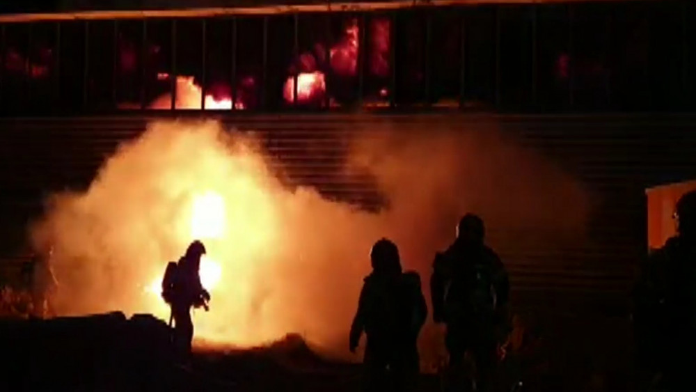 Large fire at Papaverweg waste point in Noord