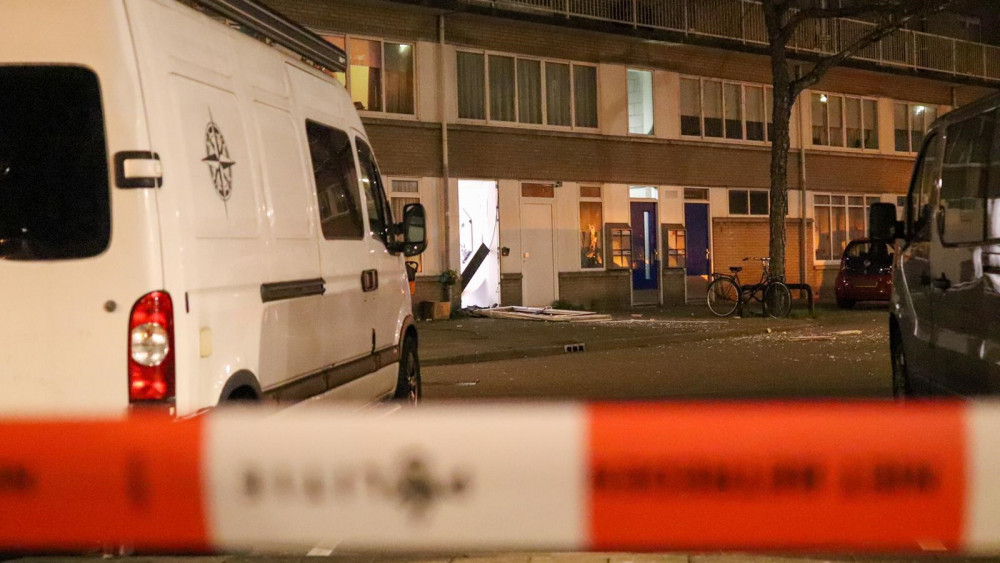 Voordeur Uit Woning Geblazen Bij Explosie In Noord: "Ik Zat Rechtop In ...