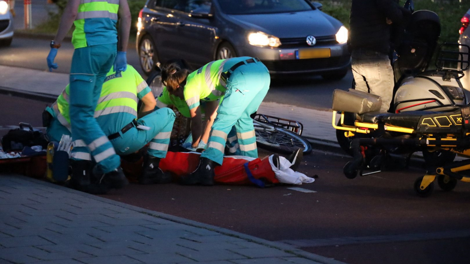 Fietser gewond bij ongeval met scooterrijder op Meer en Vaart