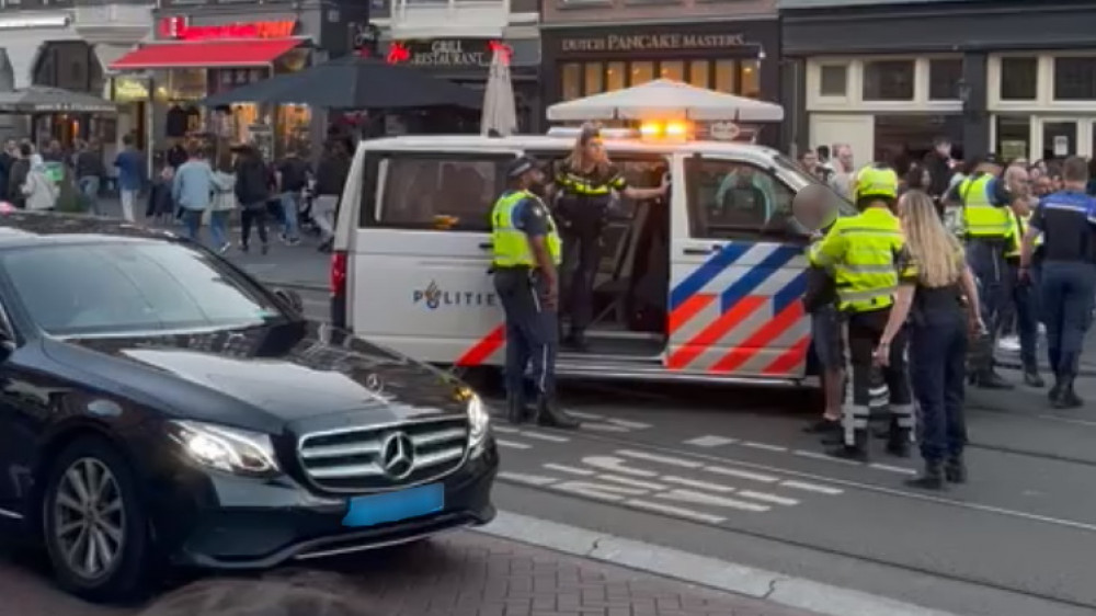 Grote Vechtpartij In Centrum, Verdachten Keren Zich Tegen Politie - AT5