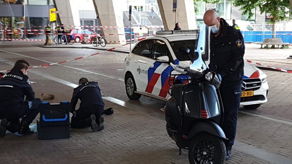 Vuurwapen Gezien Bij Metrostation Noord, Agenten Lossen ...