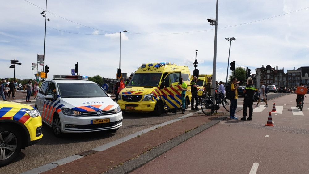 Automobilist Rijdt Fietsers Aan Op Fietspad Bij CS En Rijdt Door - AT5