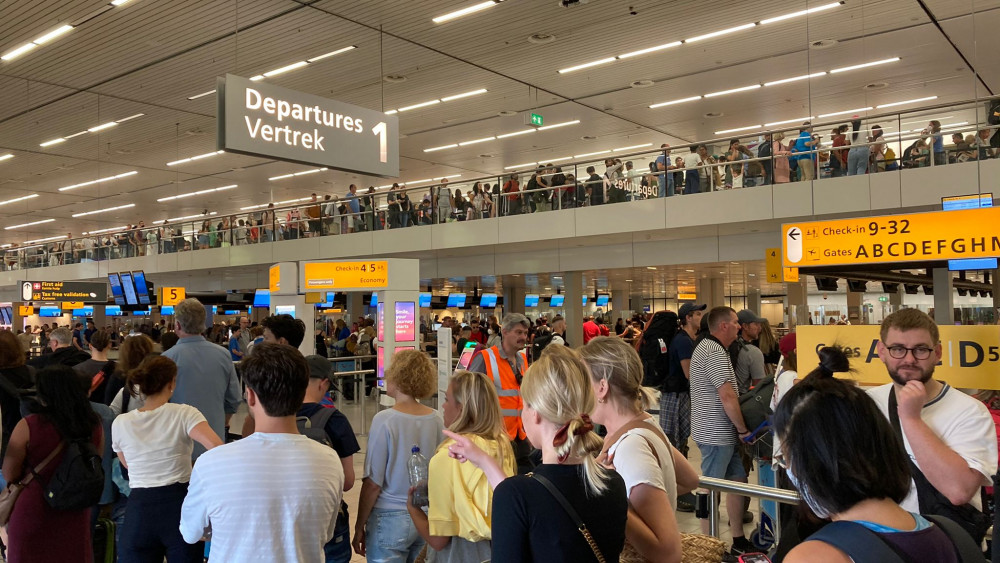 Schiphol Gaat Reizigers Die Vlucht Misten Door Chaos Compenseren - AT5