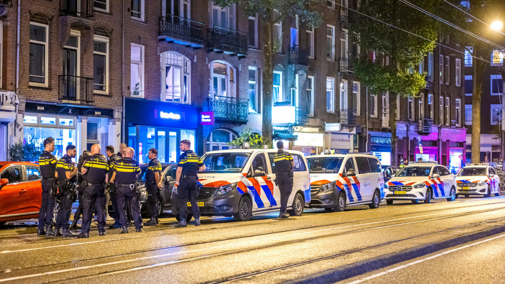 Man Trekt Vuurwapen Bij Drugsdeal In Da Costabuurt, Politie Massaal ...