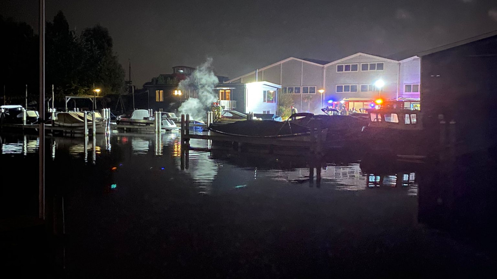 Explosie op boot in Amsterdamse Bos